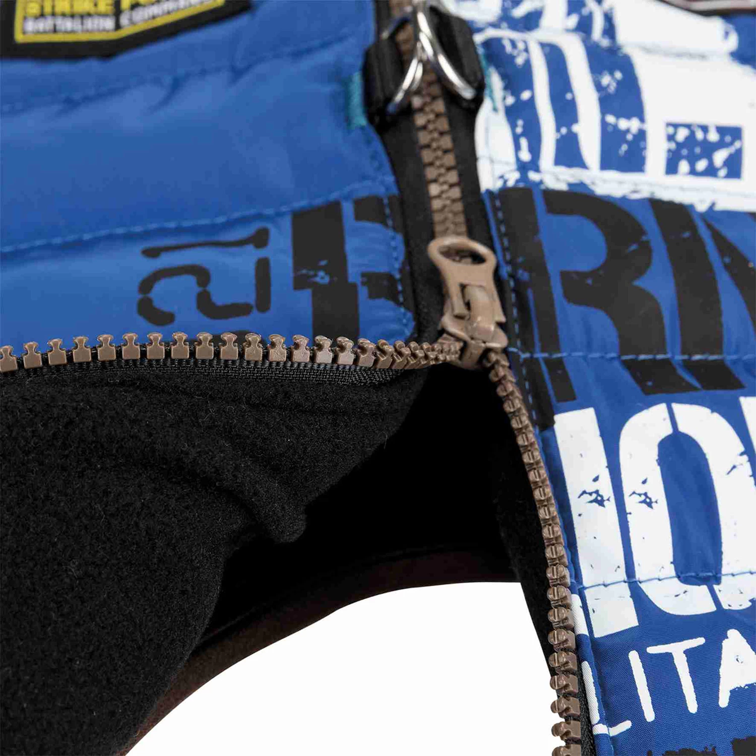 Trixie Saint-Malo Cape With Blue Harness 5 Trixie Saint-Malo Cape With Blue Harness - Image 3